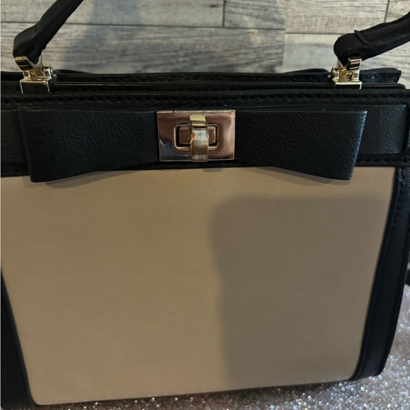 Kate Spade Mayfair Mini Tullie Bow Leather Crossbody Beige w/ Black Trim - Picture 3 of 11